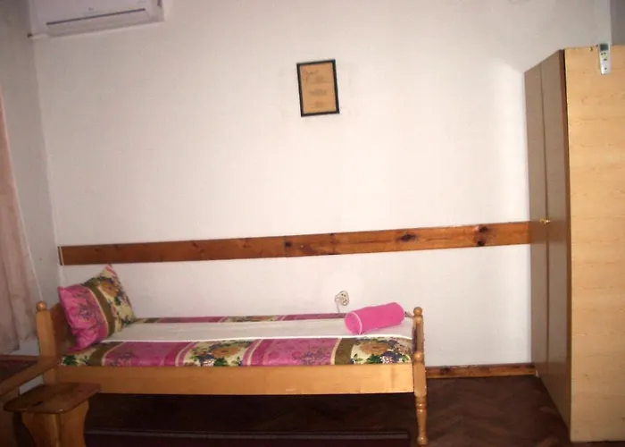 скай румс Къща за гости